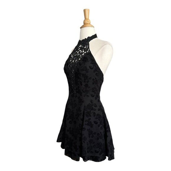 ZUM ZUM Vintage 80s Black Halter Mini Dress Whimsigoth Witchy Velvet Floral S - Picture 7 of 15